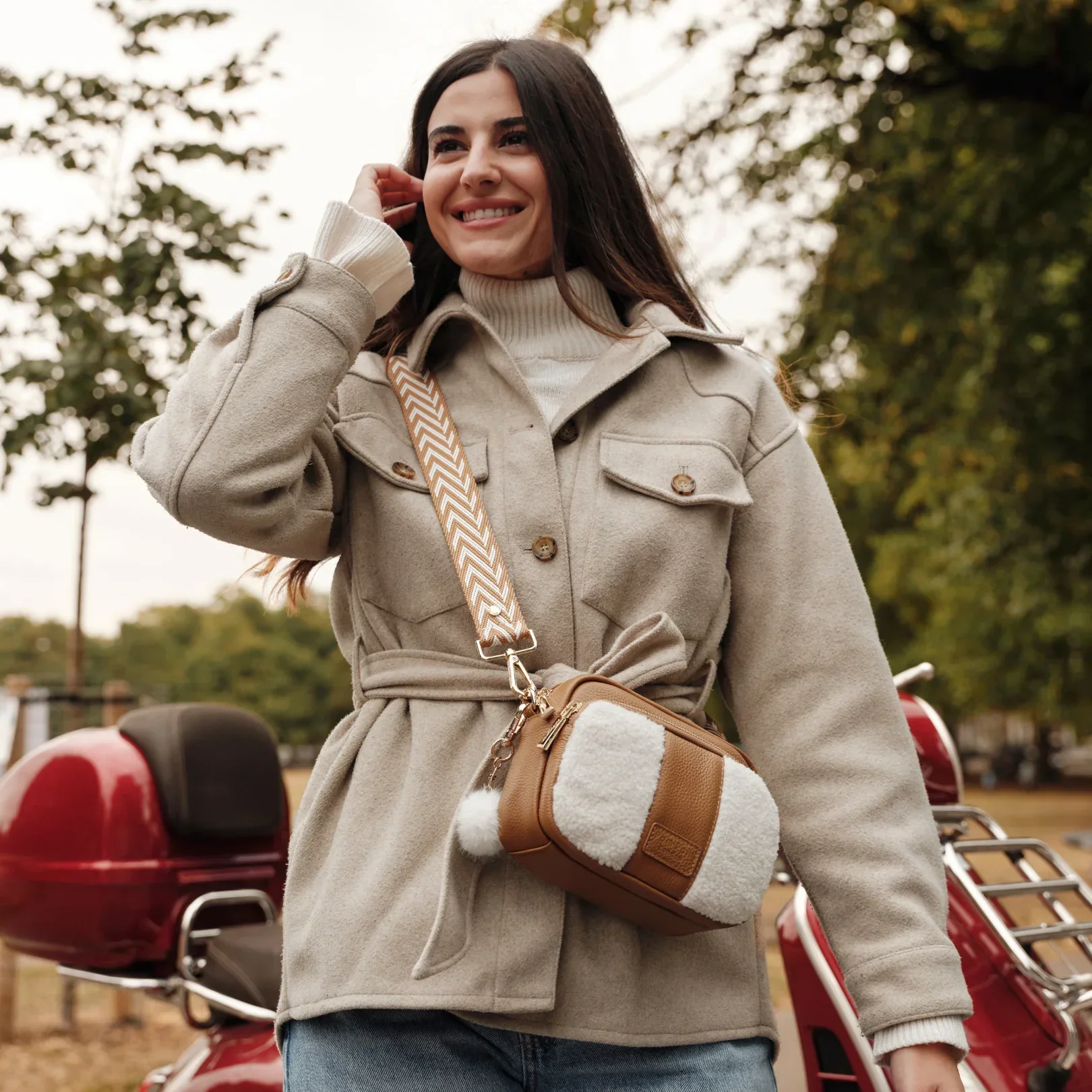 Original Faux Fleece & Leather Bag Maple - Image 4
