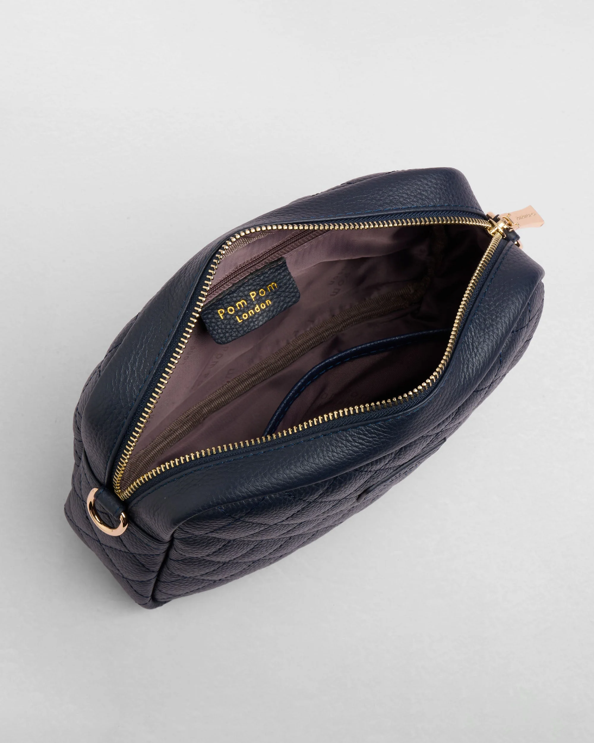 Quilted City Bag Navy & Accessories - Image 5